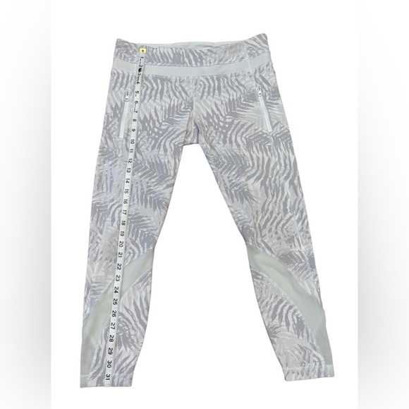 Lululemon Inspire Tight II, Size 10, Palm Camo White Nimbus 🏃♀️➡️ - Picture 16 of 16